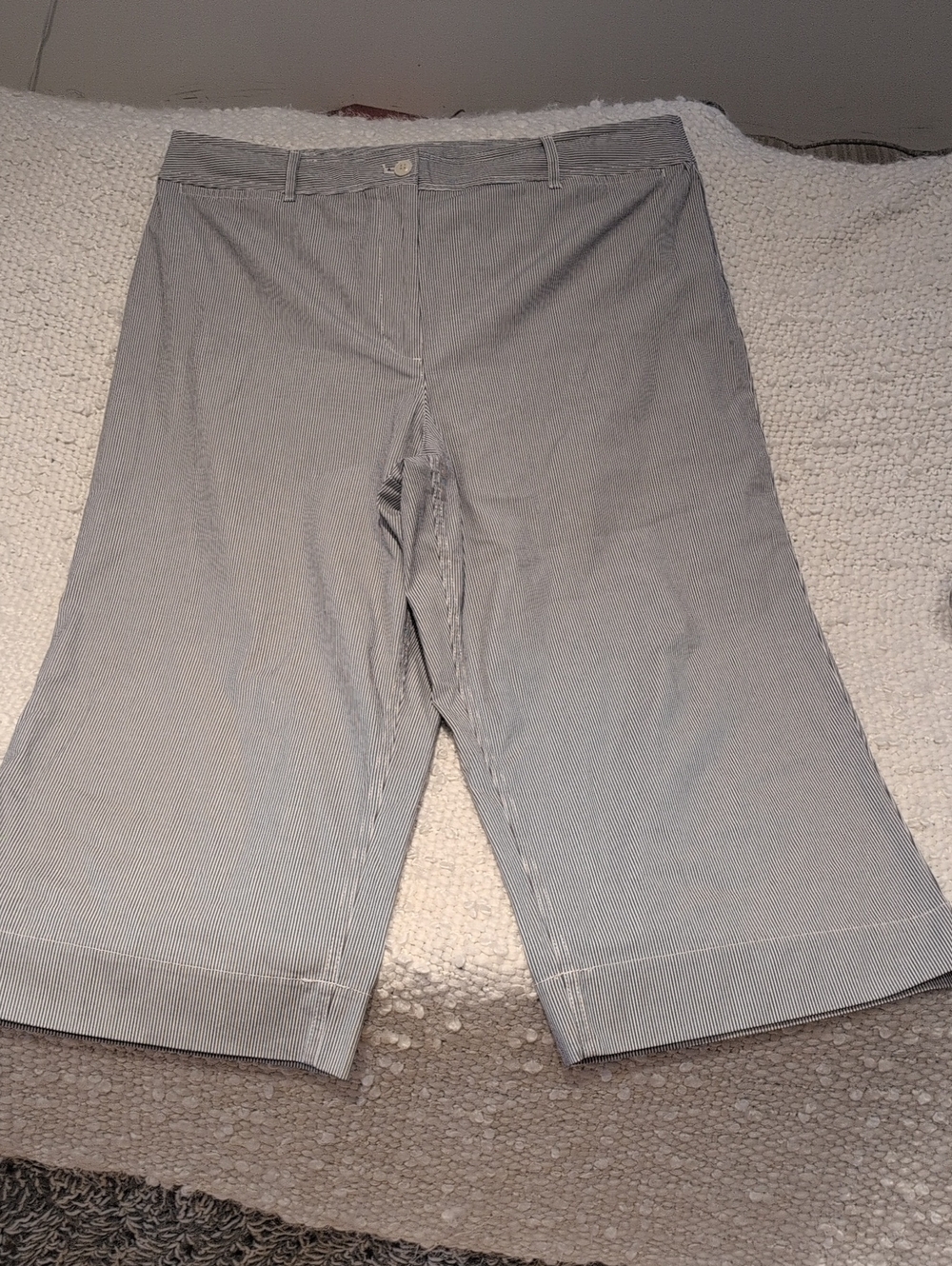 566 - Talbots Woman Plus Size 18 Capris NWOT Gray Pinstripe Wide Leg Crop Pants